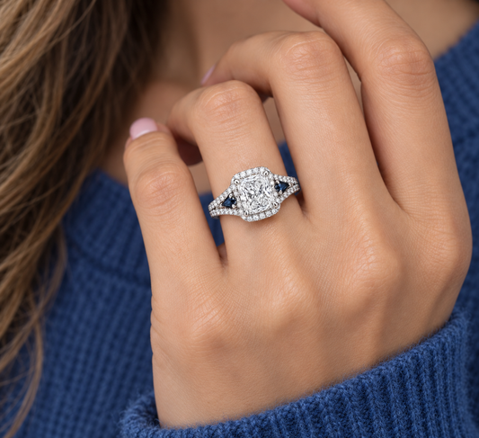 18k White Gold Natural Diamond and Sapphire Ring
